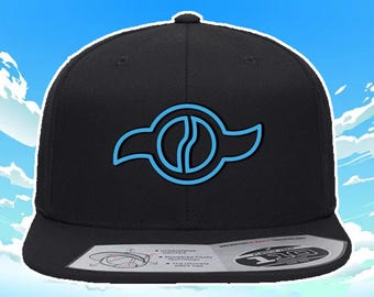 Gorra de béisbol bordada con el Escudo de la Amistad de Digimon Adventure, color negro liso. Gorra flexible con hilo color aguamarina.