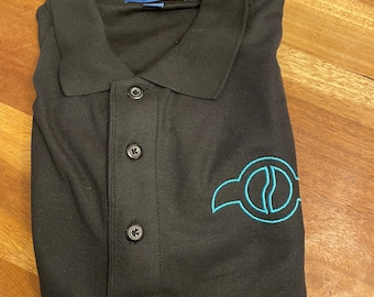 Polo de manga larga con el escudo de la amistad de Digimon / Polo negro bordado inspirado en Gabumon / Top unisex elegante y deportivo