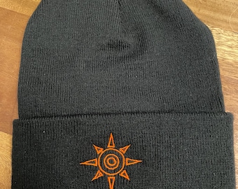 Gorro con el logo de Digimon Crest of Courage con puños / Gorro de invierno bordado en negro, blanco o naranja brillante. ¡Envía un mensaje para pedidos personalizados!