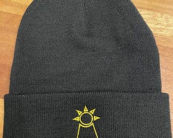 Gorro con logo de Digimon Crest of Hope con puños / Gorro de invierno bordado en negro, blanco o dorado. ¡Envía un mensaje para pedidos personalizados!