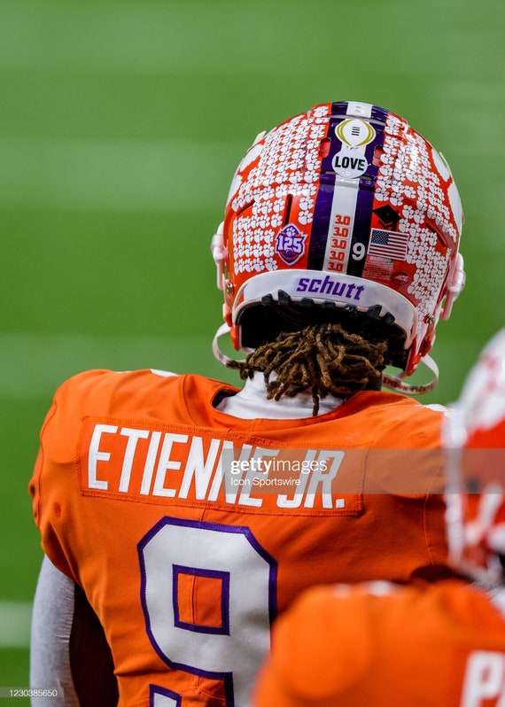 Travis hotsell etienne helmet