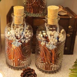 Embossed Vintage Style Matches Bottle - Silver Finish Bee Charm - 90 Luxury Matches in Cinnamon with White Tips - Strike Pad - Gift Boxed