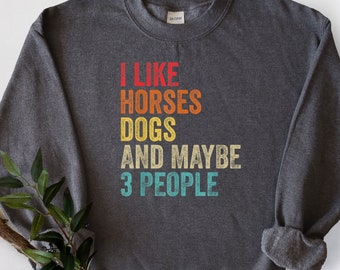 Me gustan los perros caballos y tal vez sudadera de 3 personas, sudadera amante de los caballos de las mujeres, sudadera de mamá caballo, regalo para el dueño del caballo, sudadera de la granja