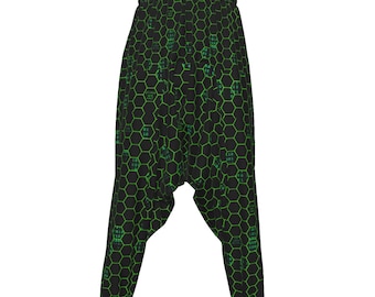 Pantalones harem cyberpunk, estampado de tecnología alienígena, estilo cybergoth.