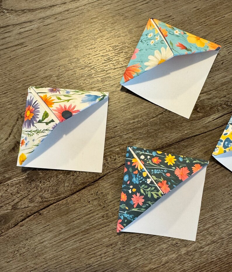 Five-pack of Origami Corner Bookmarks in Colorful Floral Patterns ...
