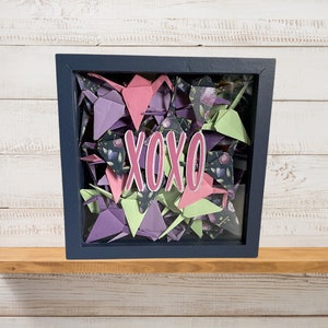 XOXO Shadow Box riempito con gru di origami per regalo di San Valentino, regalo per lei, regalo per lui, anniversario