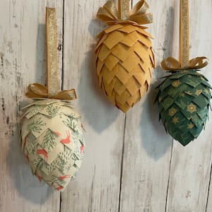 Ornamenti natalizi in carta a forma di pigna / Regalo unico fatto a mano per le feste / Decorazioni per alberi da fattoria / Regalo per la padrona di casa / Decorazione per l'albero di Natale