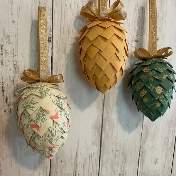 Papier Pinecone Kerstornamenten | Uniek handgemaakt kerstcadeau | Boerderij Boom Decoraties | Gastvrouw Cadeau | Kerstboomdecoratie