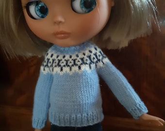 Hand knit intarsia sweater for Blythe dolls / Apres ski/  baby blue, white and navy / Icelandic fair isle sweater / wool yarn