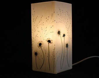 Lampe mit gepressten Gänseblümchen und Fontänengras, Lamp with pressed daisies
