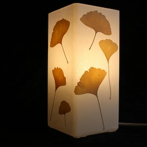 Lampe mit gepresstem Ginko, lamp with pressed Gingko