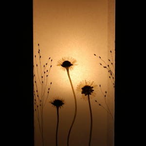 Lampe mit gepressten Gänseblümchen und Fontänengras, Lamp with pressed daisies image 8
