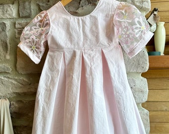 Beautiful dress with girl lace, short lace sleeves, pink dress, dress with flat pleat skirt, two buttons at the back.