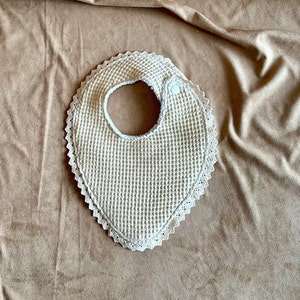 Beige embossed bib, Bibs made from recycled fabrics, baby bibs, very absorbent baby bibs, baby bibs