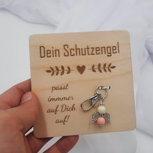 Dein Schutzengel "passt immer auf Dich auf" Schlüsselanhänger Holzkarte 10x10cm - Mutmacher, Spruchkarte, kleines Geschenk , Mitbringsel