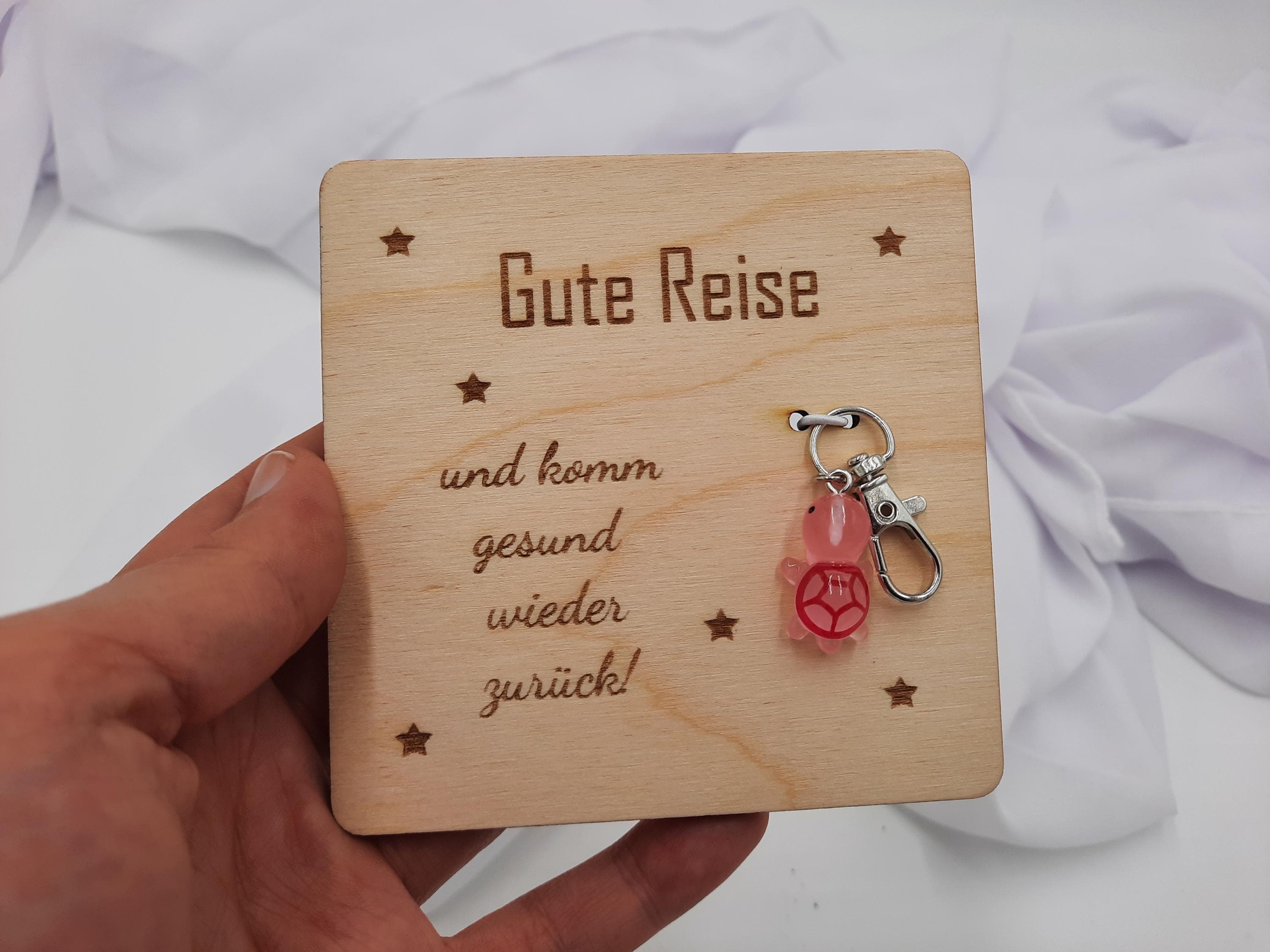Travel lucky charm keychain turtle on wooden card 10 x 10 cm - saying card, small gift, souvenir, encouragement