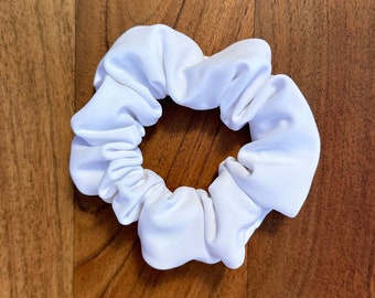 Hair scrunchie for swimming white, in swimsuit fabric