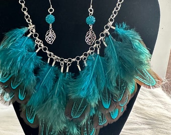 Teal feather adjustable choker necklace with matching Steelers steel earrings, peacock color feather necklace, glamorous fashion jewelry set