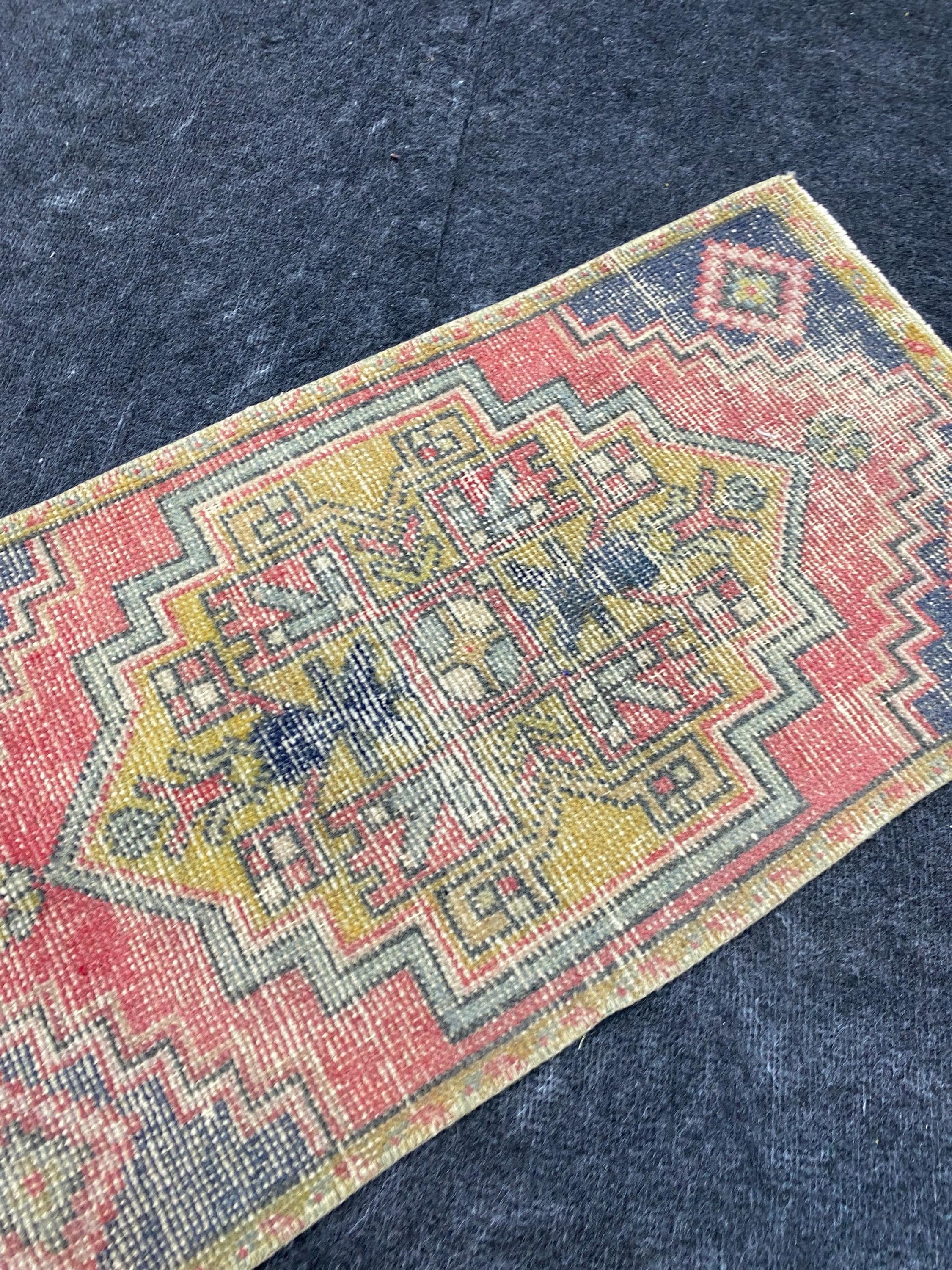 Vintage Oushak Turkish Doormat Rug: Handmade Wool & Cotton (1.6x3