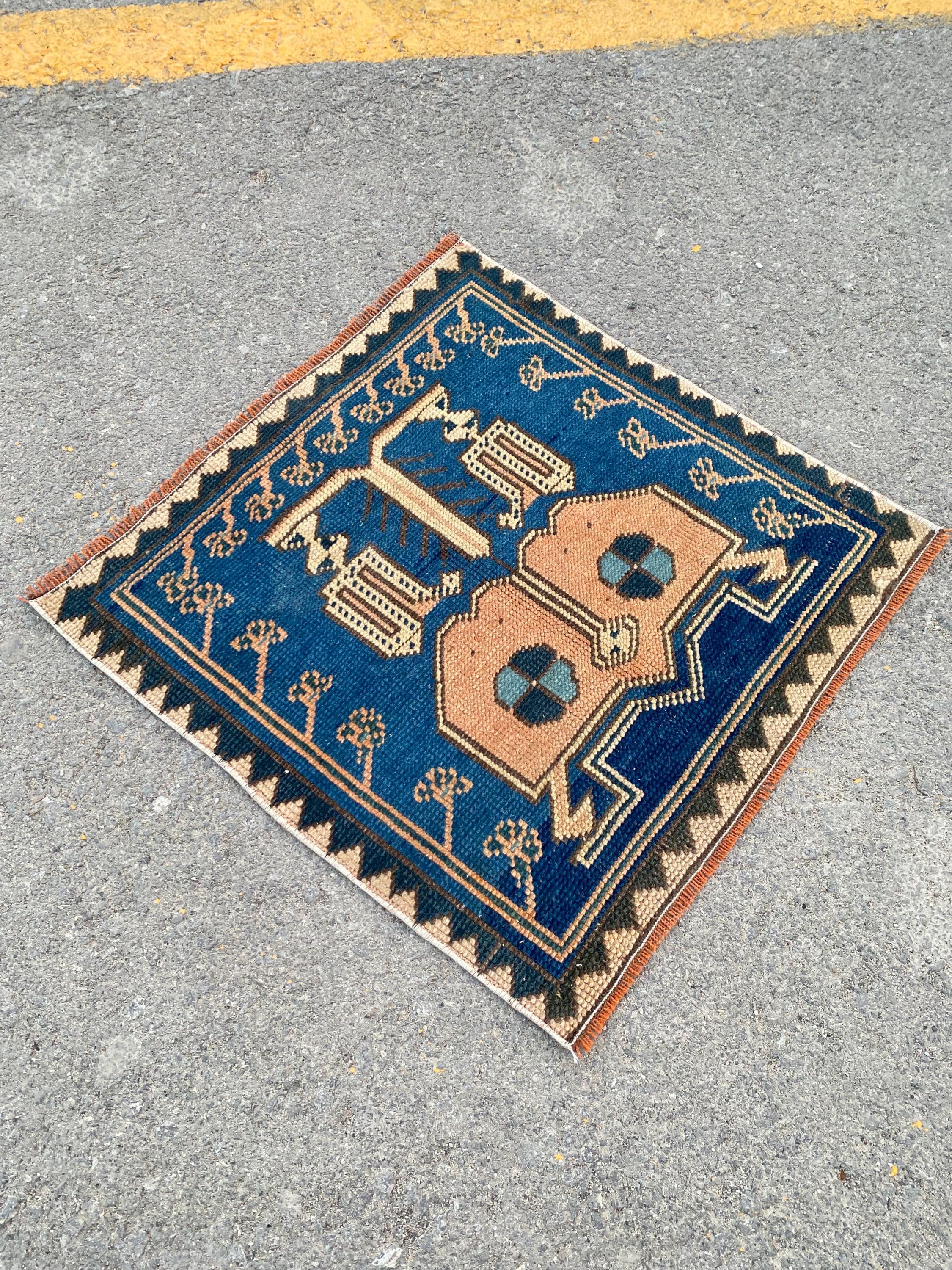 Vintage Oushak Turkish Doormat Rug: Handwoven Wool and Cotton (2.1