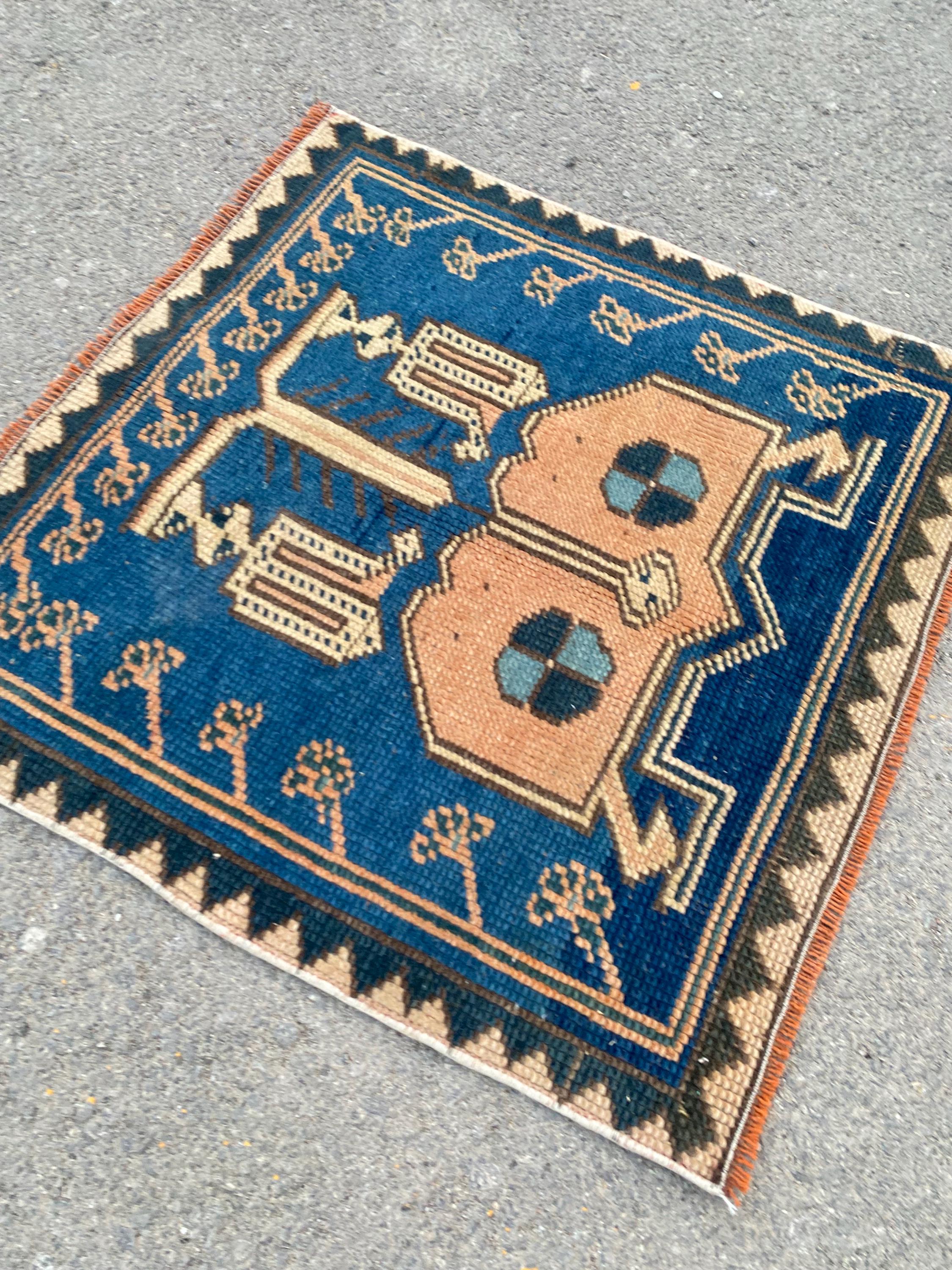 Vintage Oushak Turkish Doormat Rug: Handwoven Wool and Cotton (2.1