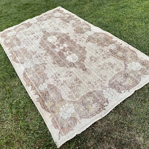 Vintage Oushak Wool Rug (5.3x9.0 ft)