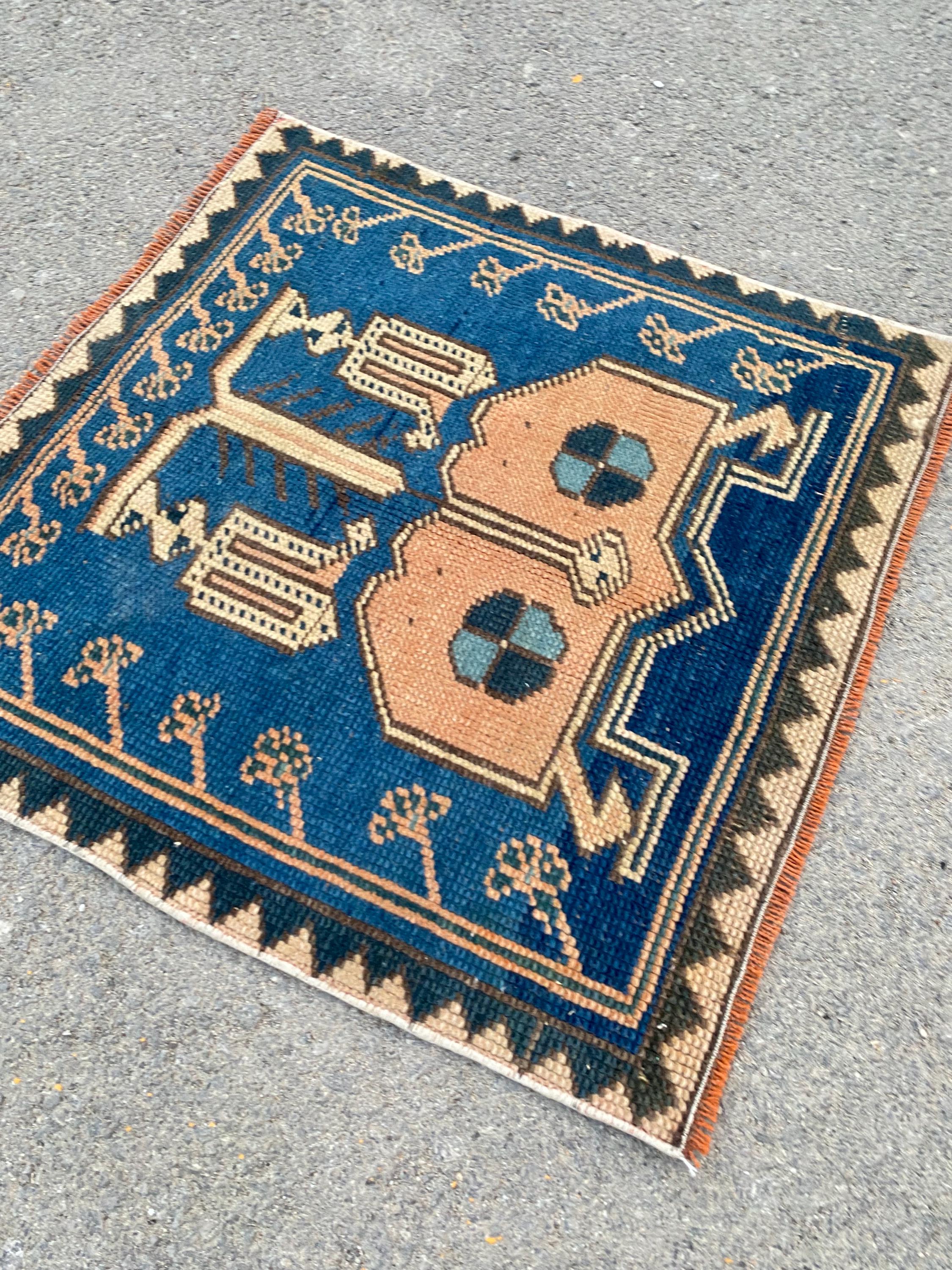 Vintage Oushak Turkish Doormat Rug: Handwoven Wool and Cotton (2.1