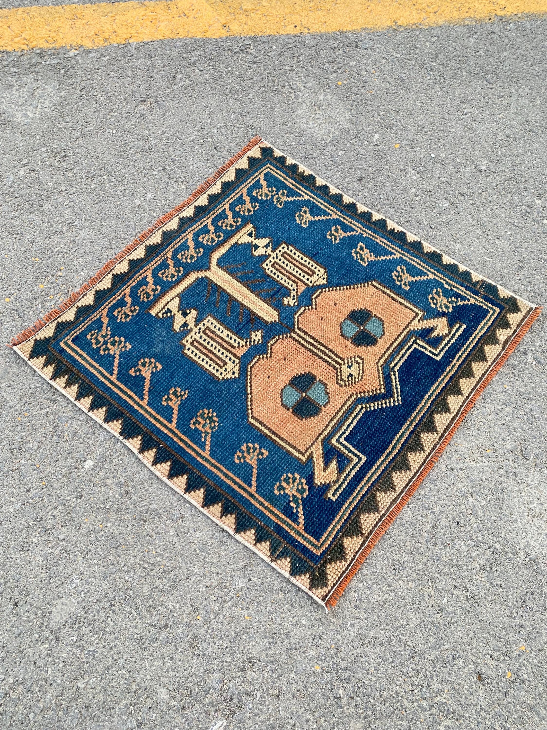 Vintage Oushak Turkish Doormat Rug: Handwoven Wool and Cotton (2.1