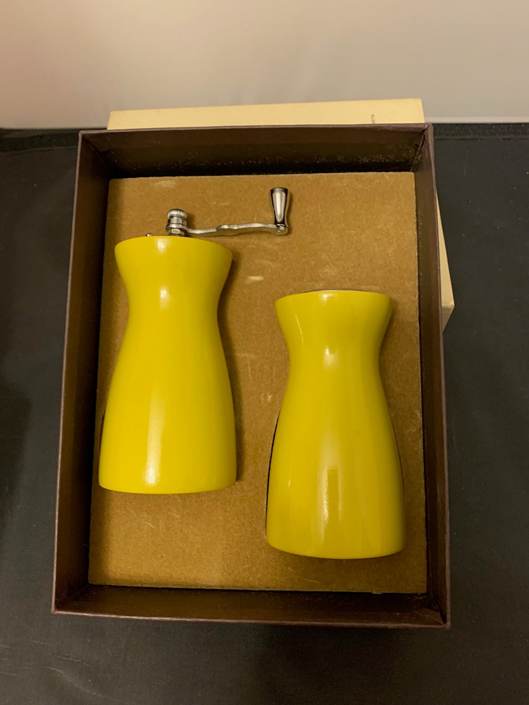 Vintage Olde Thompson Salt and Pepper Mill Set 3509 Homestead Lemon