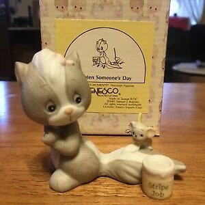 Precious Moments - 105953 - Brighten Someone&#39;s Day - 1987 - In Original Box