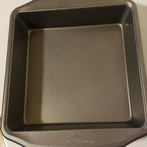 Wilton Bake It Better 9&quot; x 9&quot; x 2&quot; Square Cake Pan - Durable Non-Stick - Excellent Used Condition