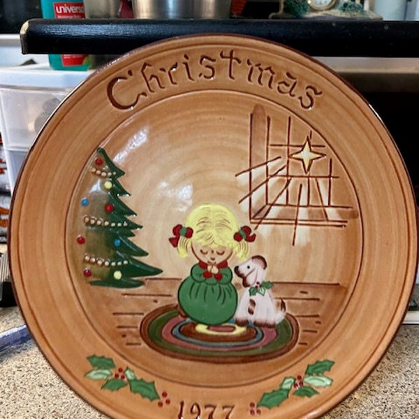 Vintage 1977 Pennington Pottery Little Girl & Dog Praying Christmas Plate - Stumar - As Is