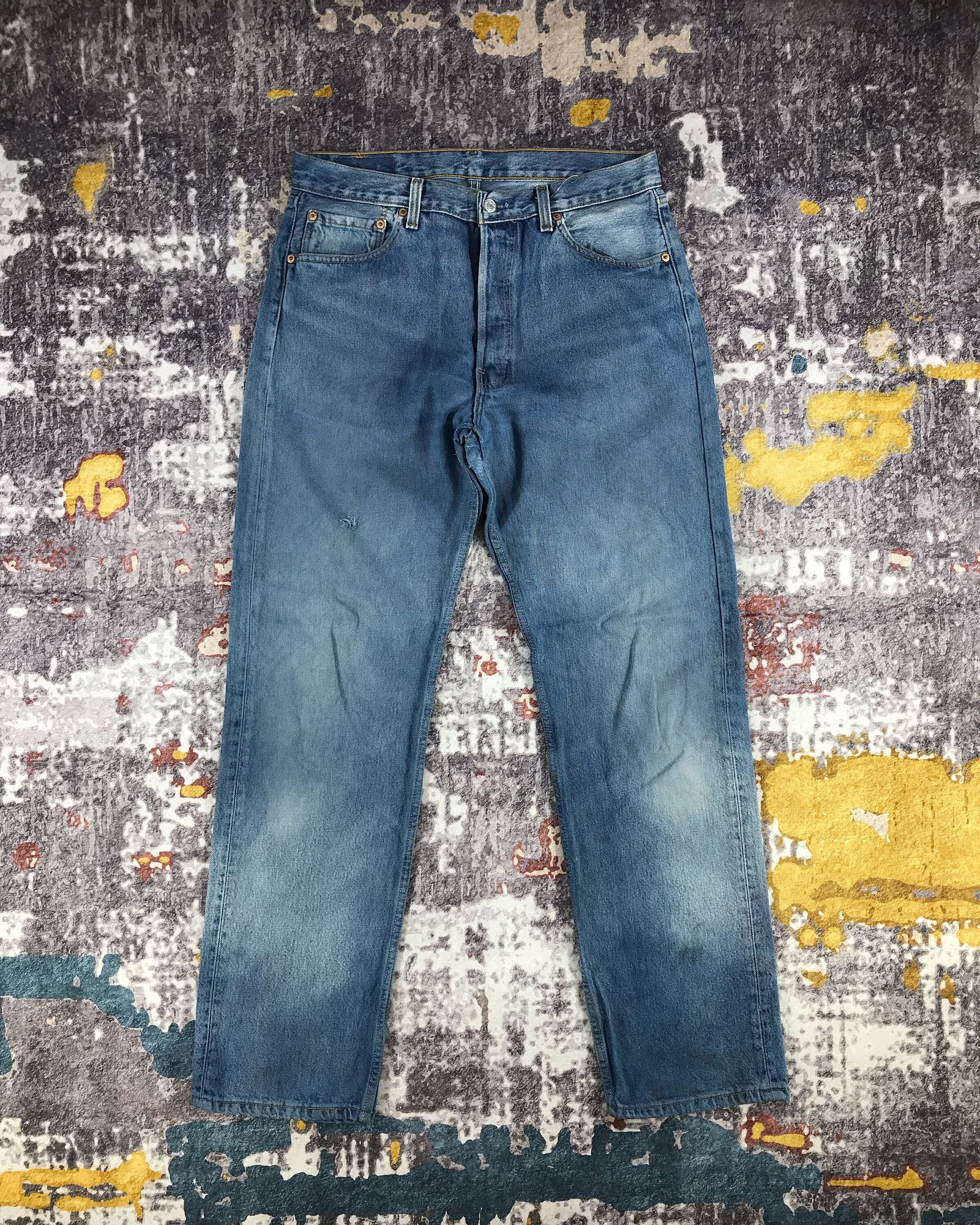 90s Vintage Blue Wash Levis 501 Jeans 33x32, Levis High