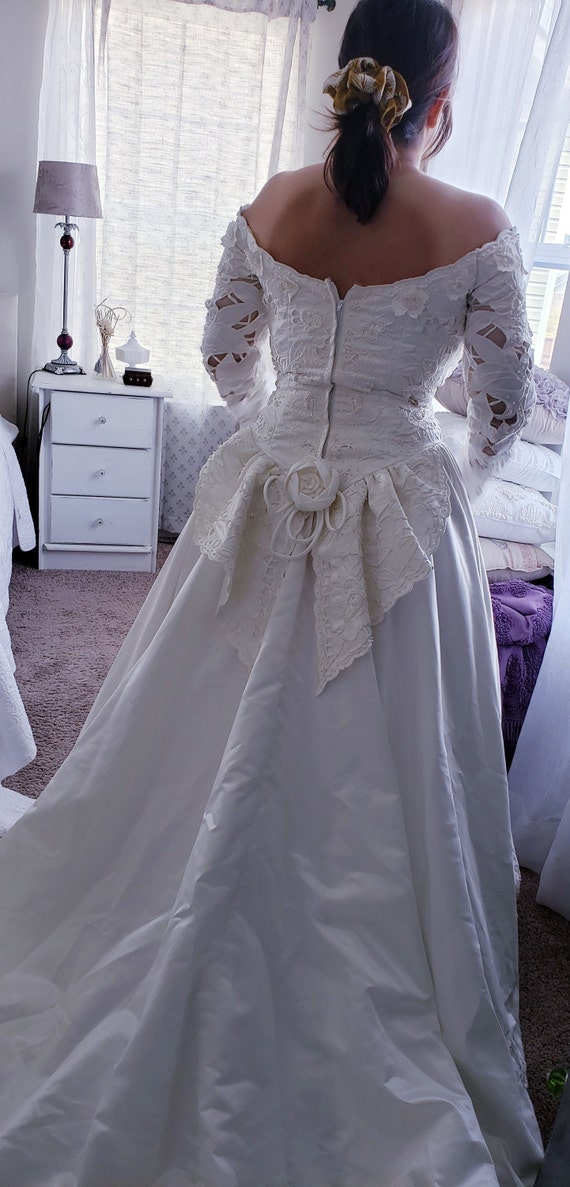 Vintage Ivory Wedding Gown