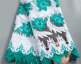 Atemberaubende Guipure Cord Lace Stickerei auf Milchseide - Hochwertiger afrikanischer französischer Tüll-Spitzenstoff für die neuesten Hochzeitsdesign-Trends