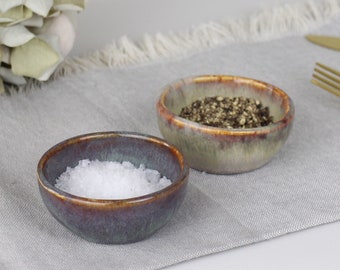 Small handmade ceramic sauce dish • Mini condiment bowl • Seasoning bowl • Available in two colours, inspired by the Scottish Highlands