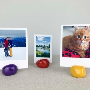 Porte-photos ou marque-places en céramique | Faire-part coloré ou support photo | Porte-nom de lieu en céramique fait main | Présentoir Instax | Idée cadeau
