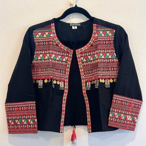 Jacke für Frauen, bestickte Banjara Boho-Bluse, traditionelles Festival Kutch Koti, schwarze mehrfarbige kurze Jacke, indische Jacke