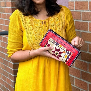 Sac à main en cuir rouge pour femme, portefeuilles en cuir brodé Kutch, sacs en cuir semi-formels
