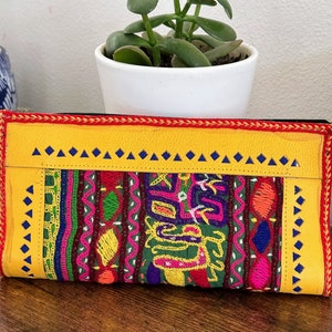 Sac à main en cuir jaune pour femmes, portefeuilles en cuir brodés Kutch, sacs en cuir semi-formels