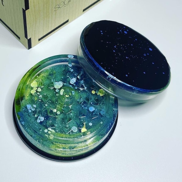 Cosmos Green and Dull Blue Resin Grinder, Epoxy Grinder, Green Handmade Ashtray, Decoration Tray, Housewarming Gift, Absolute Collection