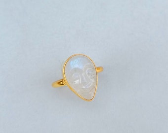 Anillo con rostro de piedra lunar arcoíris, anillo con rostro de piedra lunar arcoíris blanca, anillo de piedra lunar tallado a mano, anillo para mujer, anillo para ella, regalo