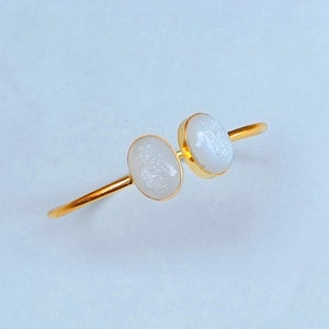Braccialetto fatto a mano in druzy bianco / Braccialetto in oro delicato / Braccialetto aperto / Braccialetto in druzy bianco / Braccialetto in ottone / Braccialetto regolabile / Regalo per la festa della mamma