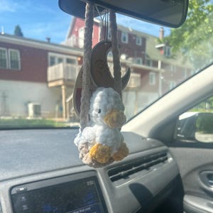 Handmade Crochet Swinging Duck Car Charm, Amigurumi Duck Rearview Mirror Ornament, Kawaii Car Accessory, Cute Duckling Car Decor
