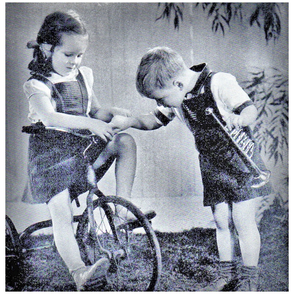 Short ou jupe crocheté sur le devant des années 1940 / motifs vintage pour enfants