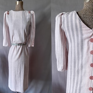 80s Puffed Sleeve Shift with V-Neck Back/ Pink and Grey Striped Shift Dress/ Vintage Knee length Cotton Dress/ Light Weight 3/4 Sleeve Dress