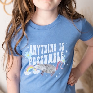 Camiseta de zarigüeya para niños Camiseta de zarigüeya para niños pequeños Regalo de zarigüeya para niños Camiseta retro de animales del arco iris para niños Camiseta positiva para niños pequeños Heather Columbia Blue
