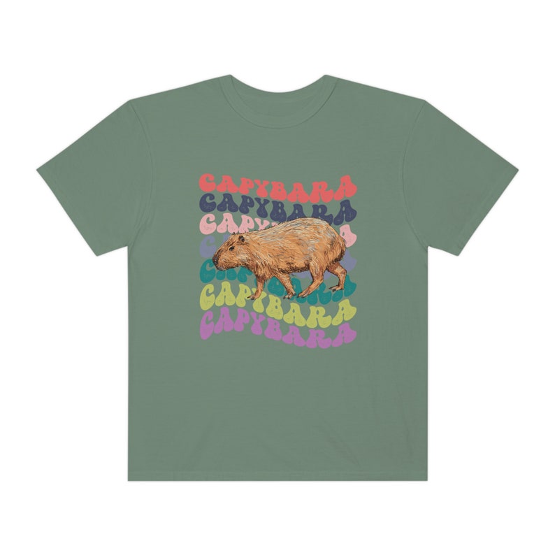 Capybara Shirt Stückgefärbtes Comfort Colors® Shirt Capybara Geschenk Retro gewelltes Text Capybara Ästhetisches T-Shirt Moss