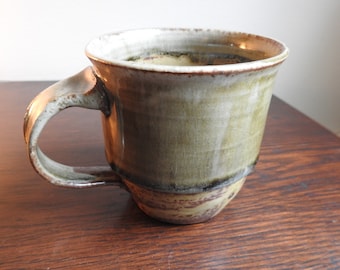 Coffee mug with scalloped base.