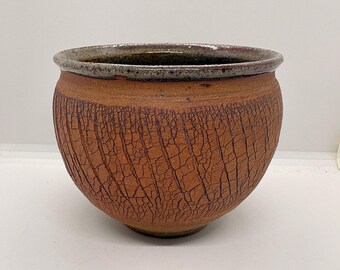 Small bowl w/stretched sides